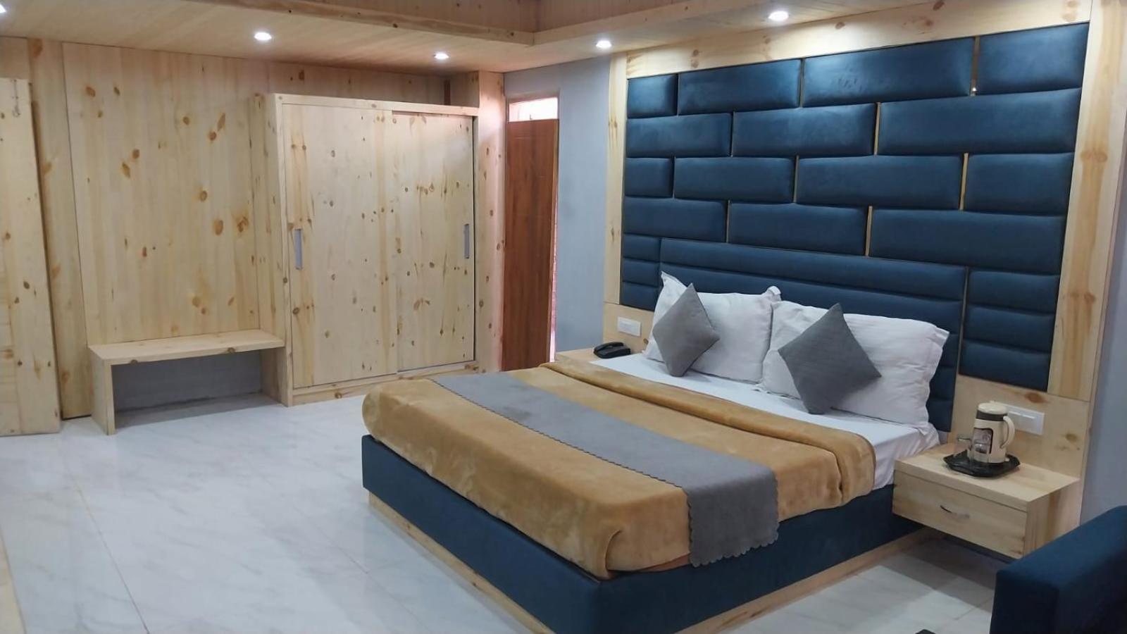 Отель The Royal Grand, Manali Jagatsukh Экстерьер фото