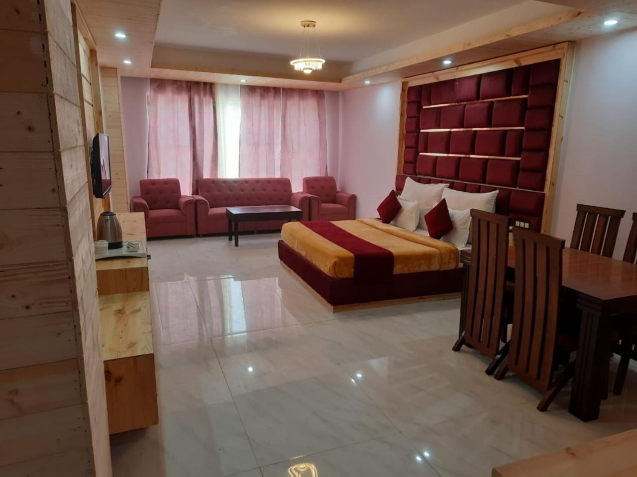 Отель The Royal Grand, Manali Jagatsukh Экстерьер фото