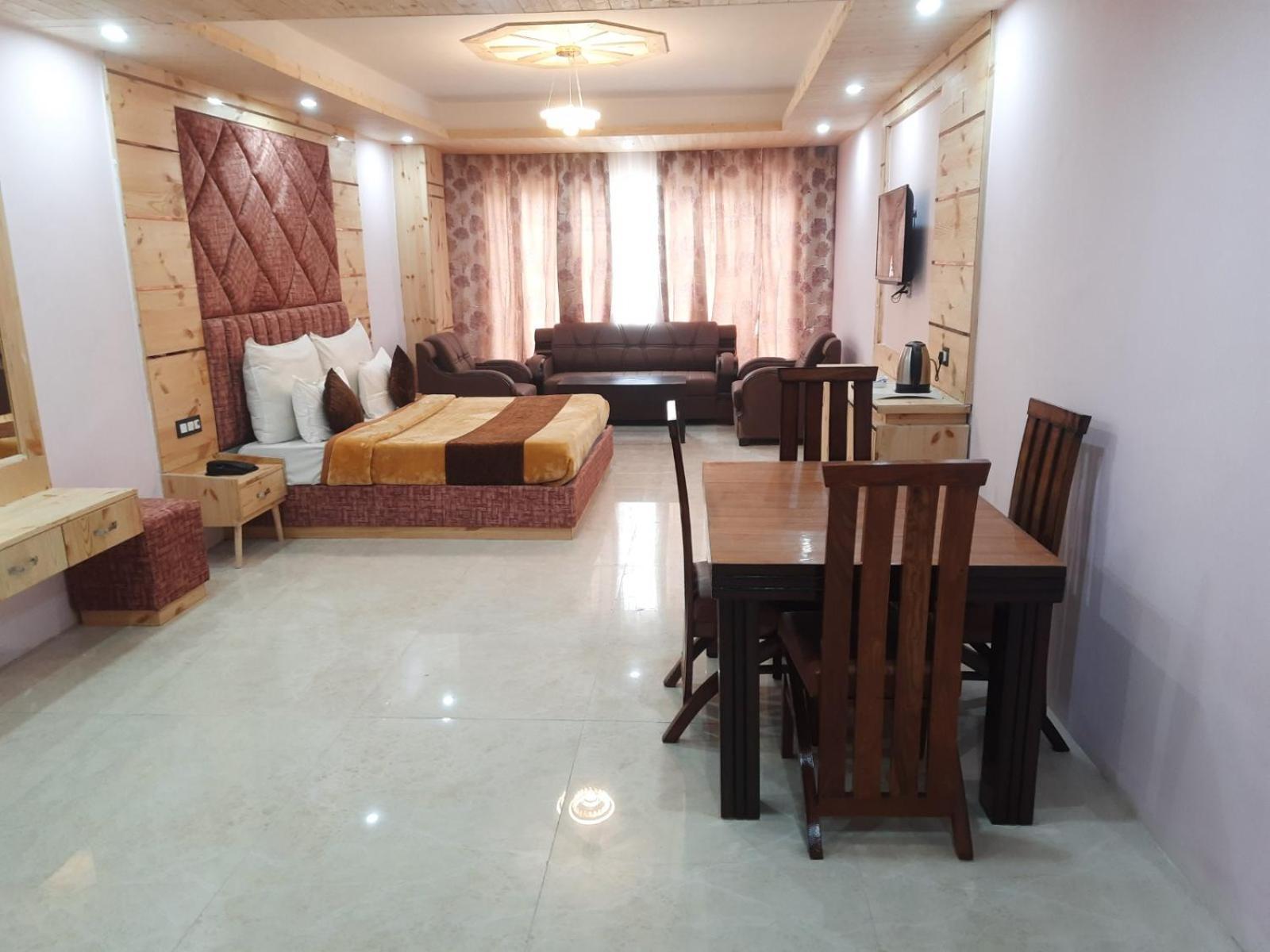 Отель The Royal Grand, Manali Jagatsukh Экстерьер фото