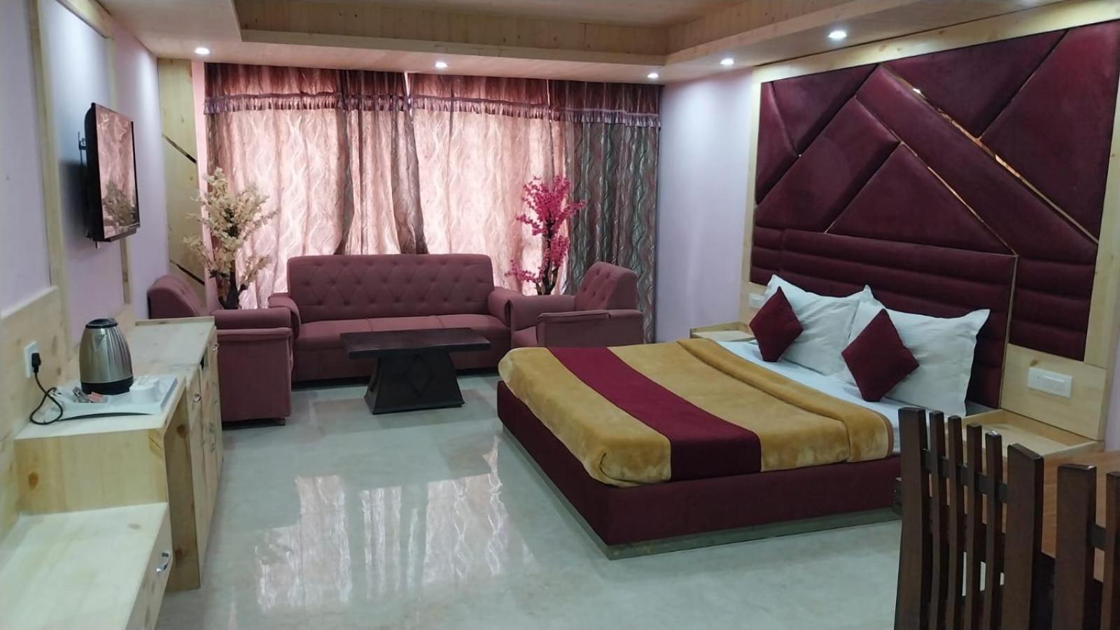 Отель The Royal Grand, Manali Jagatsukh Экстерьер фото