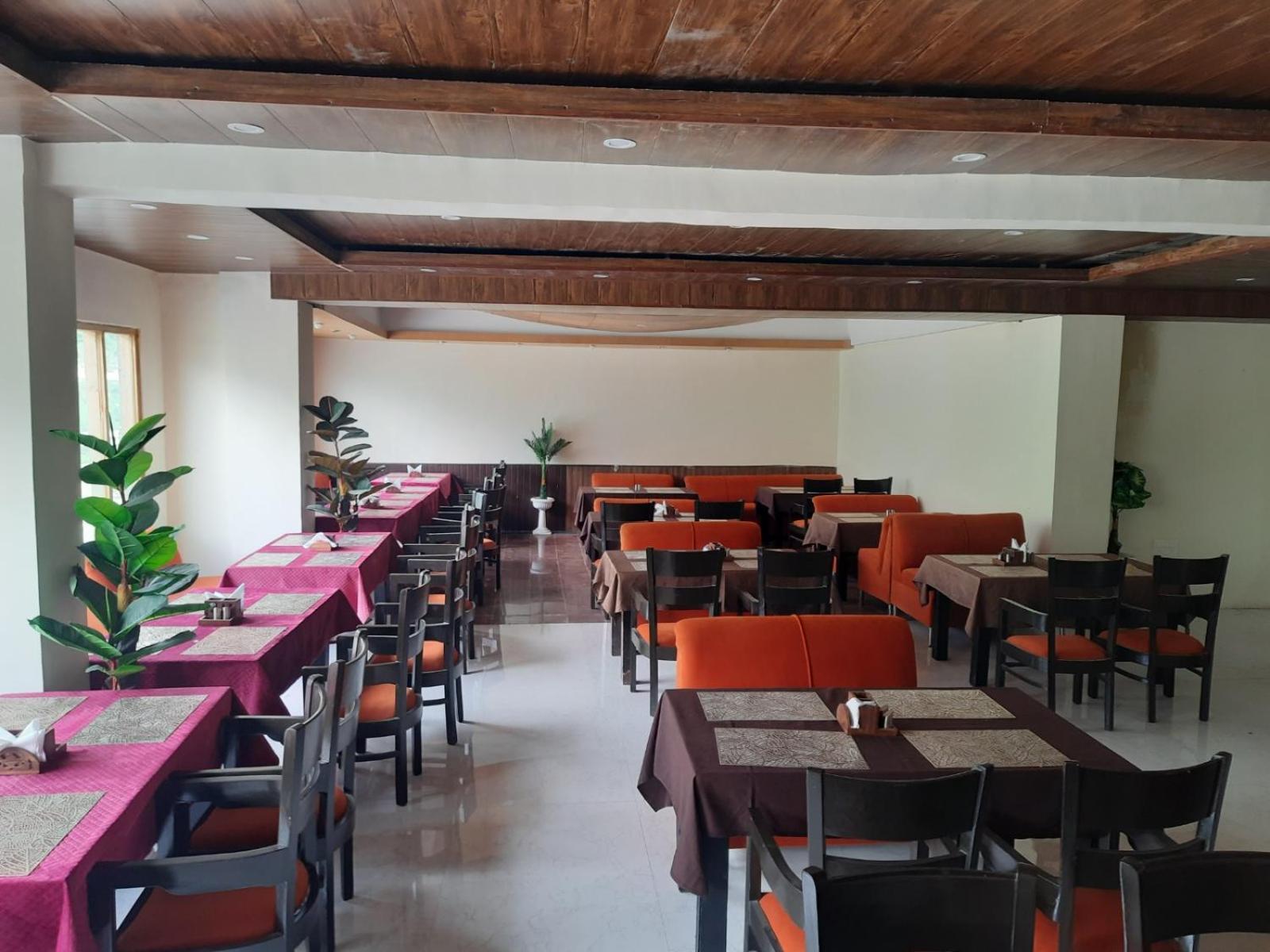 Отель The Royal Grand, Manali Jagatsukh Экстерьер фото