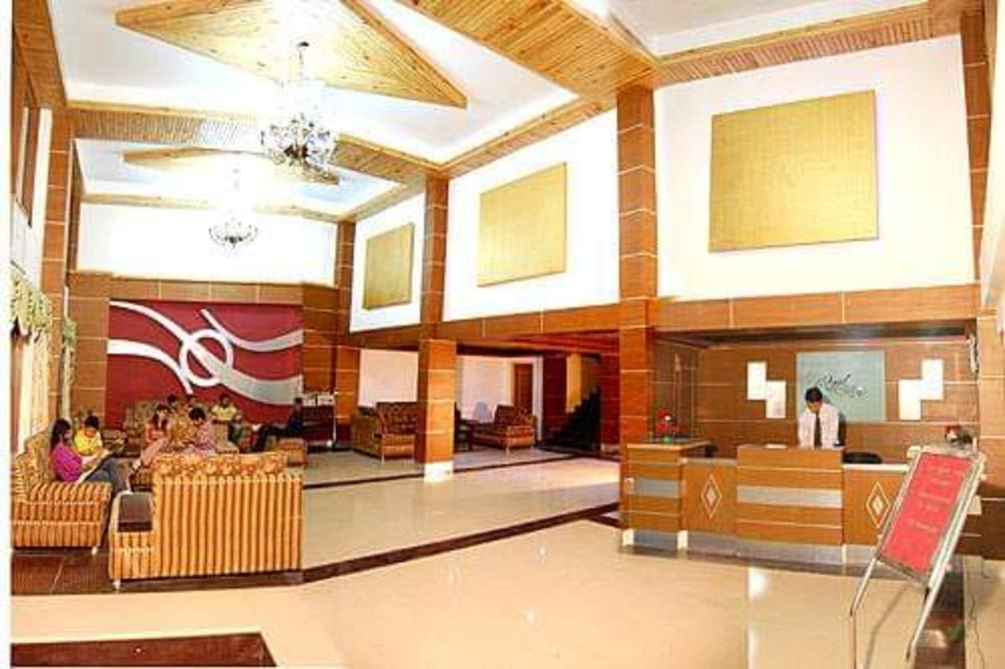 Отель The Royal Grand, Manali Jagatsukh Экстерьер фото